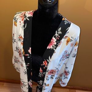 Black and white floral kimono 🌸